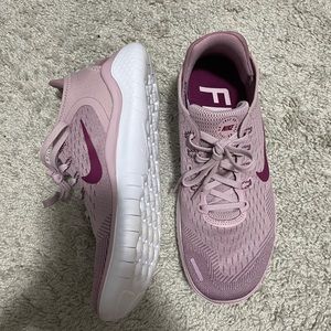 NIKE FREE RUN